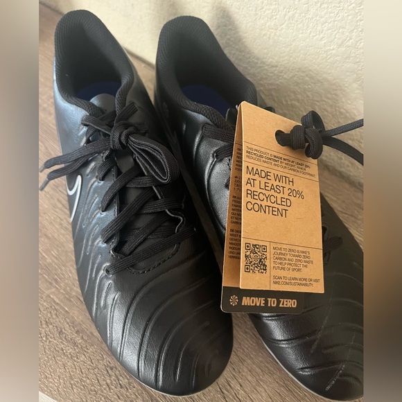 Nike Tiempo size 7. Like new, only worn once for nine minutes! Soccer cleats. - Picture 4 of 9